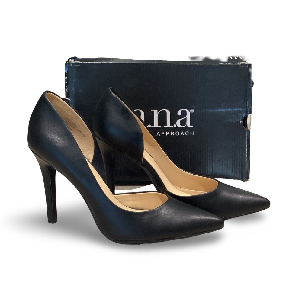 A.N.A. Claire Black Pumps
